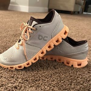 BRAND NEW CONDITION!! On cloud running shoes